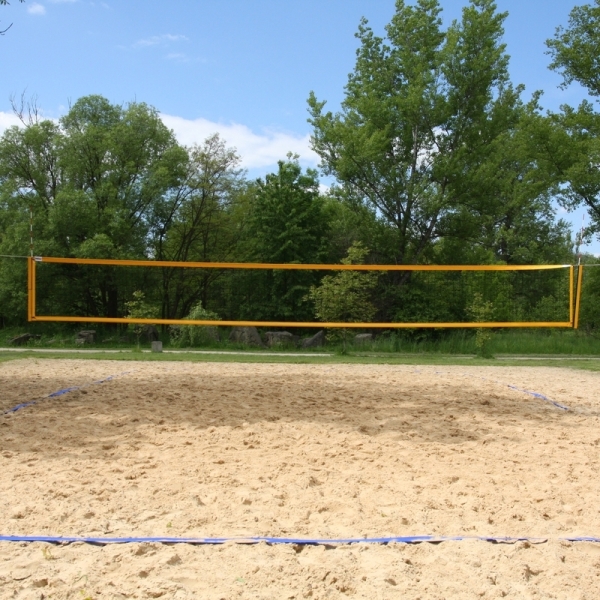 Beach volleyball net black with antennas, padded sides