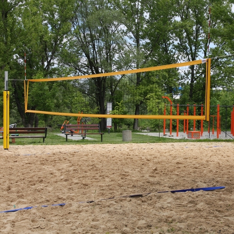 Beach volleyball net black with antennas, padded sides