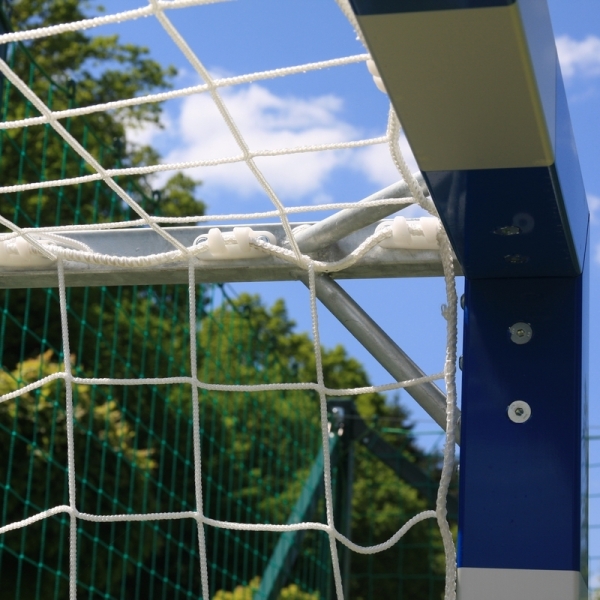 Handbollsmål av aluminium, 3x2 m, ram bultad i hörnen