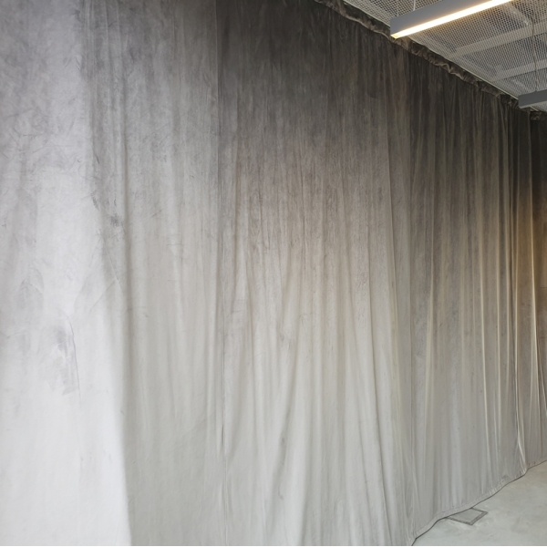 Sound-absorbing fencing curtain - 5 layers