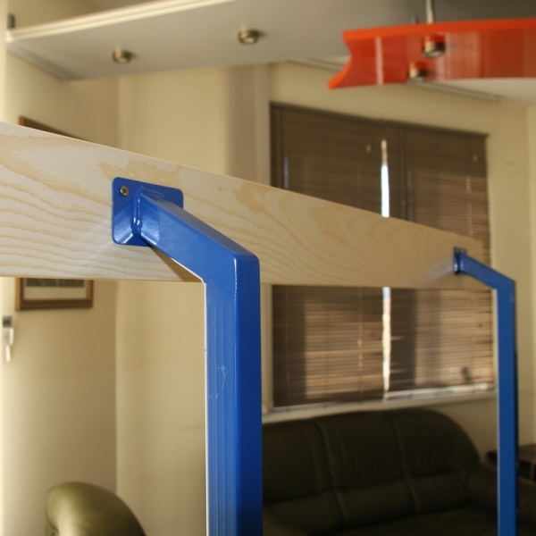 Checkroom bench-hanger - one-sided