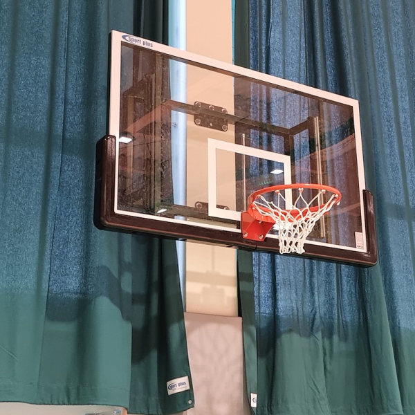 Pevná basketbalová konstrukce - dosah až 100 cm