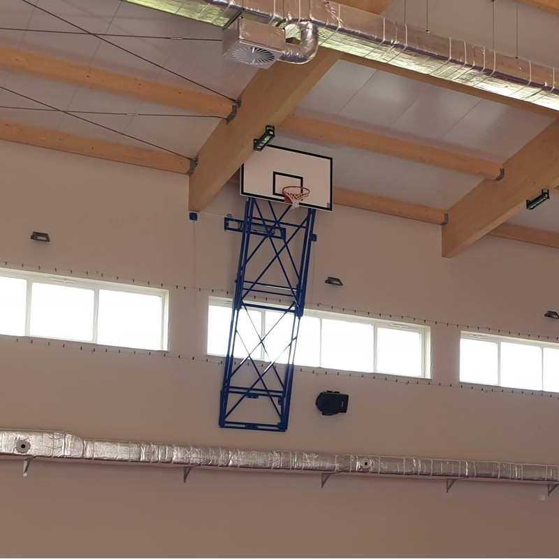 Basketball structure folded vertically upwards