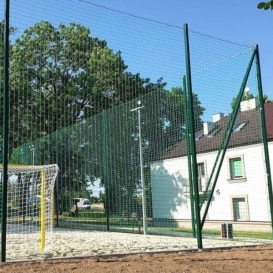 Futbola lamatas, laukuma nožogojumi